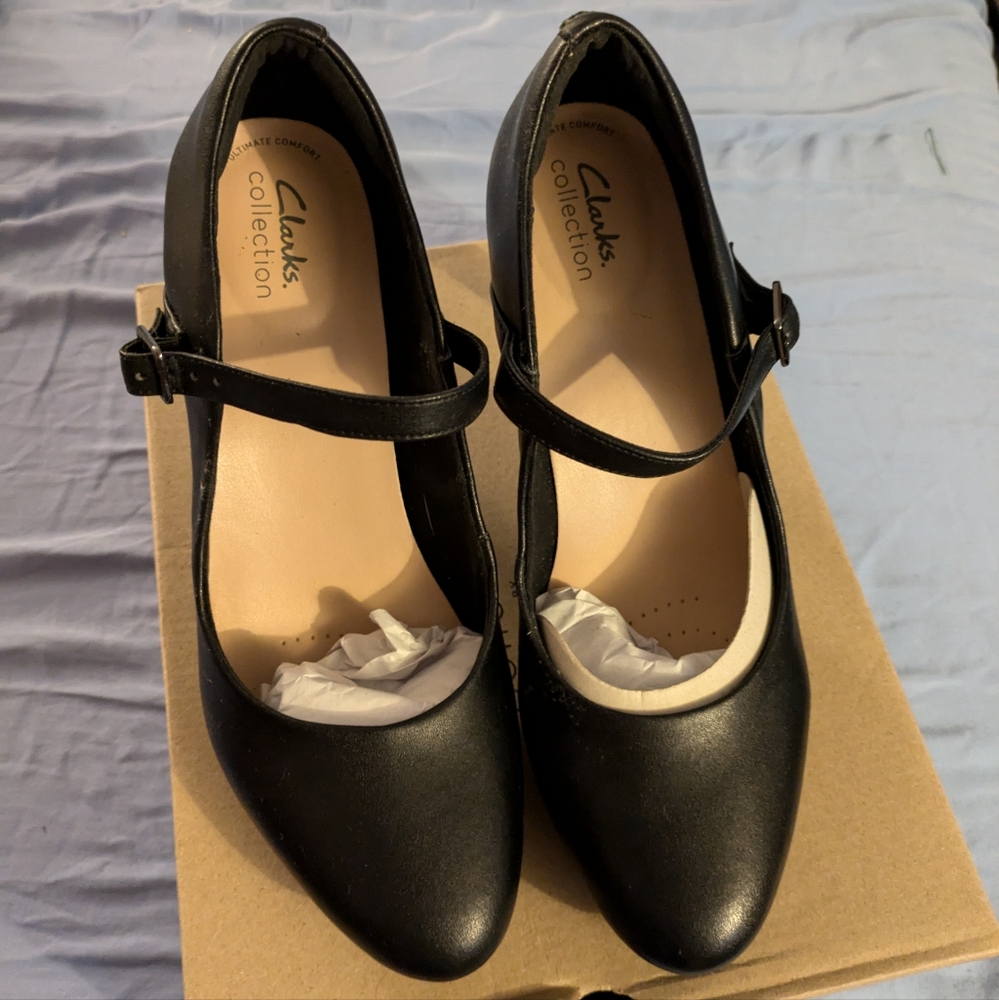 Clarks Ambyr Shine Mary Jane heels 10M